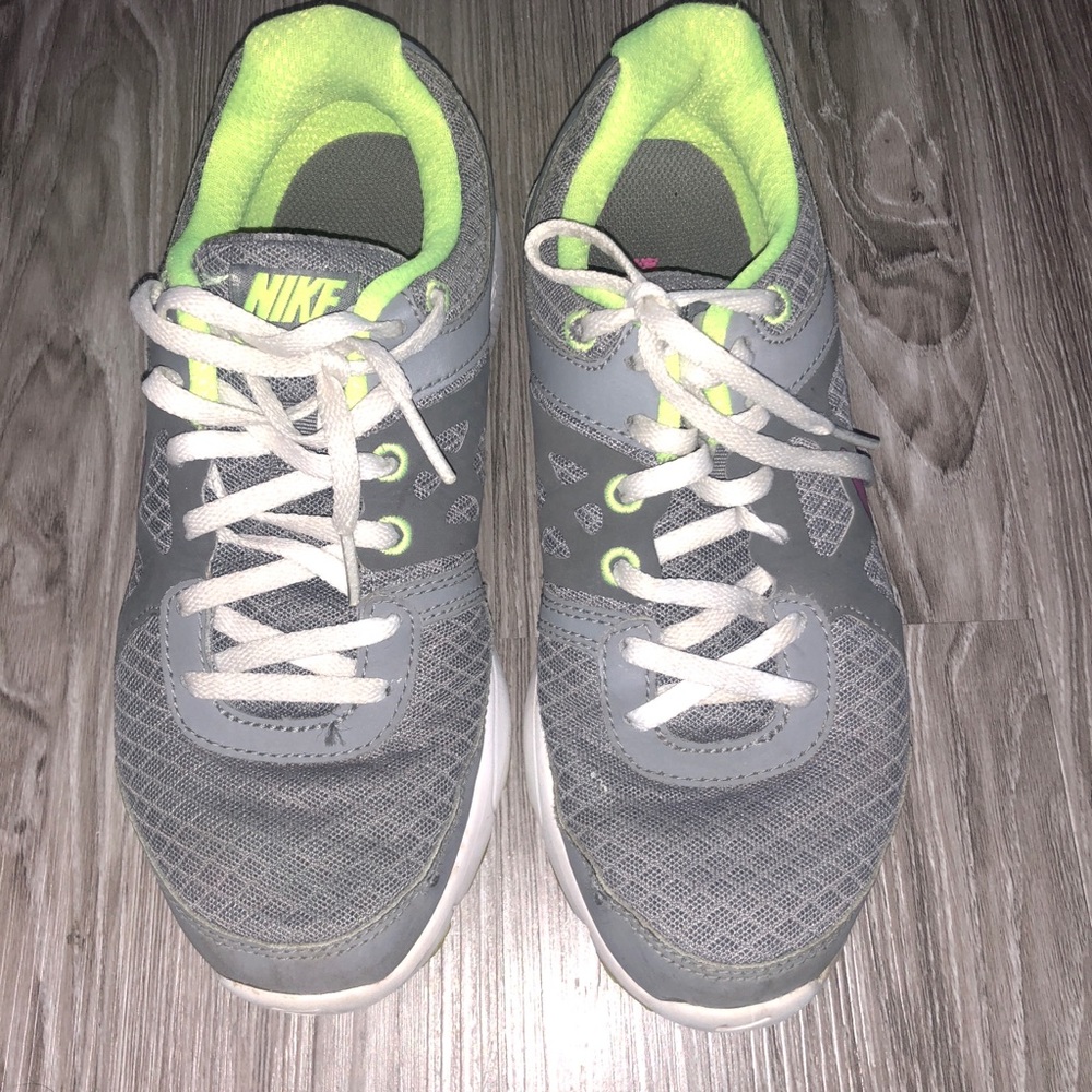grey nike sneakers
